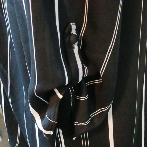 Worthington Black V-neck‎ Blouse with White Stripes Long 3/4 Sleeves Size 0X - Picture 3 of 10